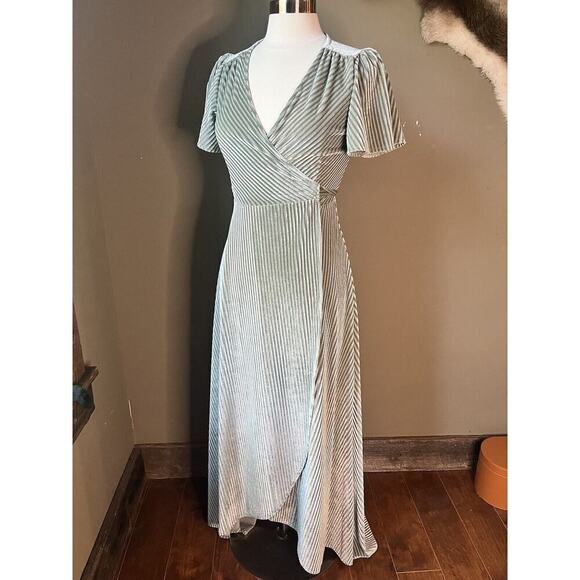 Baltic Bron Meghan Green Ribbed Stretch Velvet Short Sleeve True Wrap Maxi Dress - Picture 1 of 7